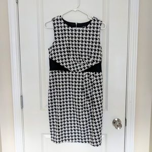 LAST CHANCE! Rafaella Black and White Sheath Dress